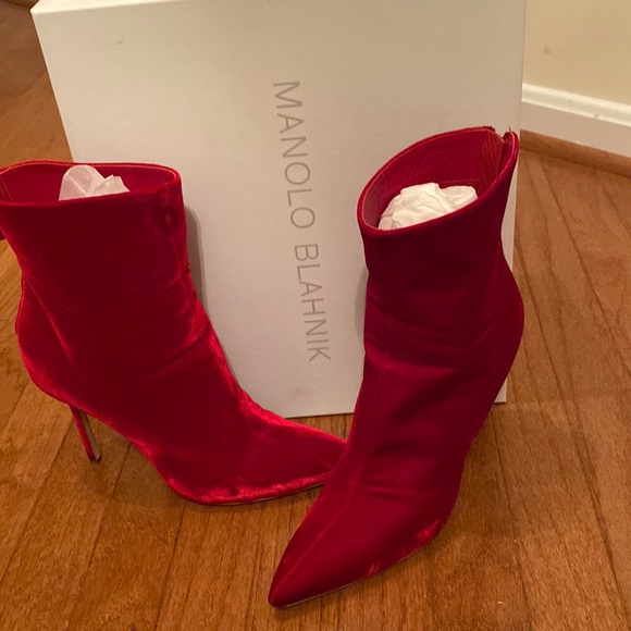 Manolo Blahnik Shoes - MANOLO BLAHNIK